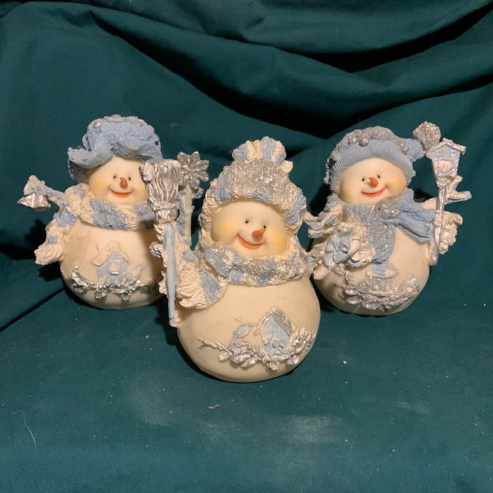 Snowman trio